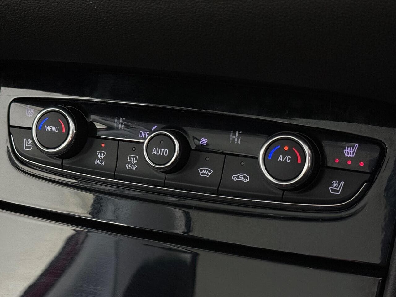 Vauxhall Grandland X thumbnail Misc Controls