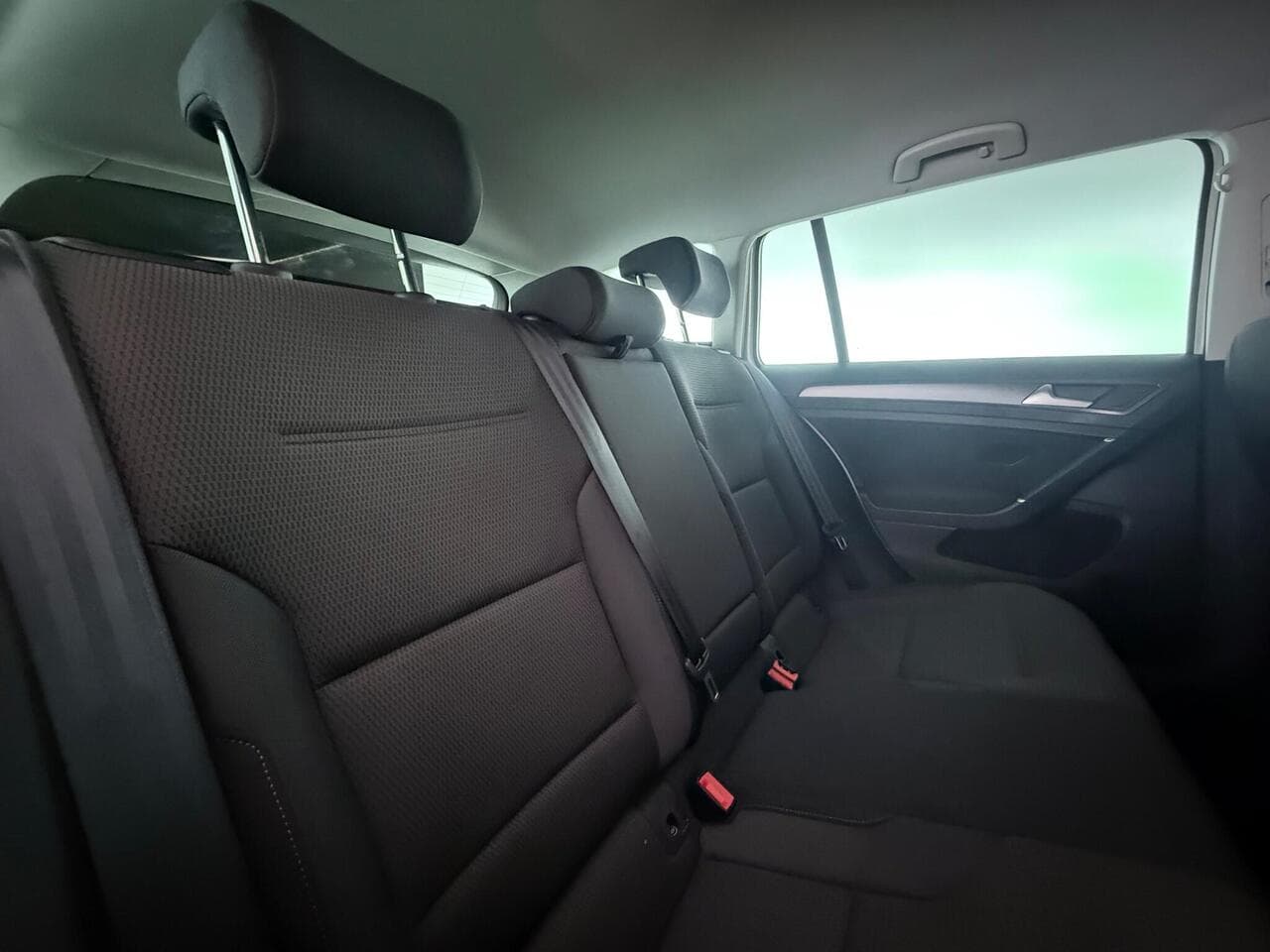 Volkswagen Golf thumbnail Seats Rear