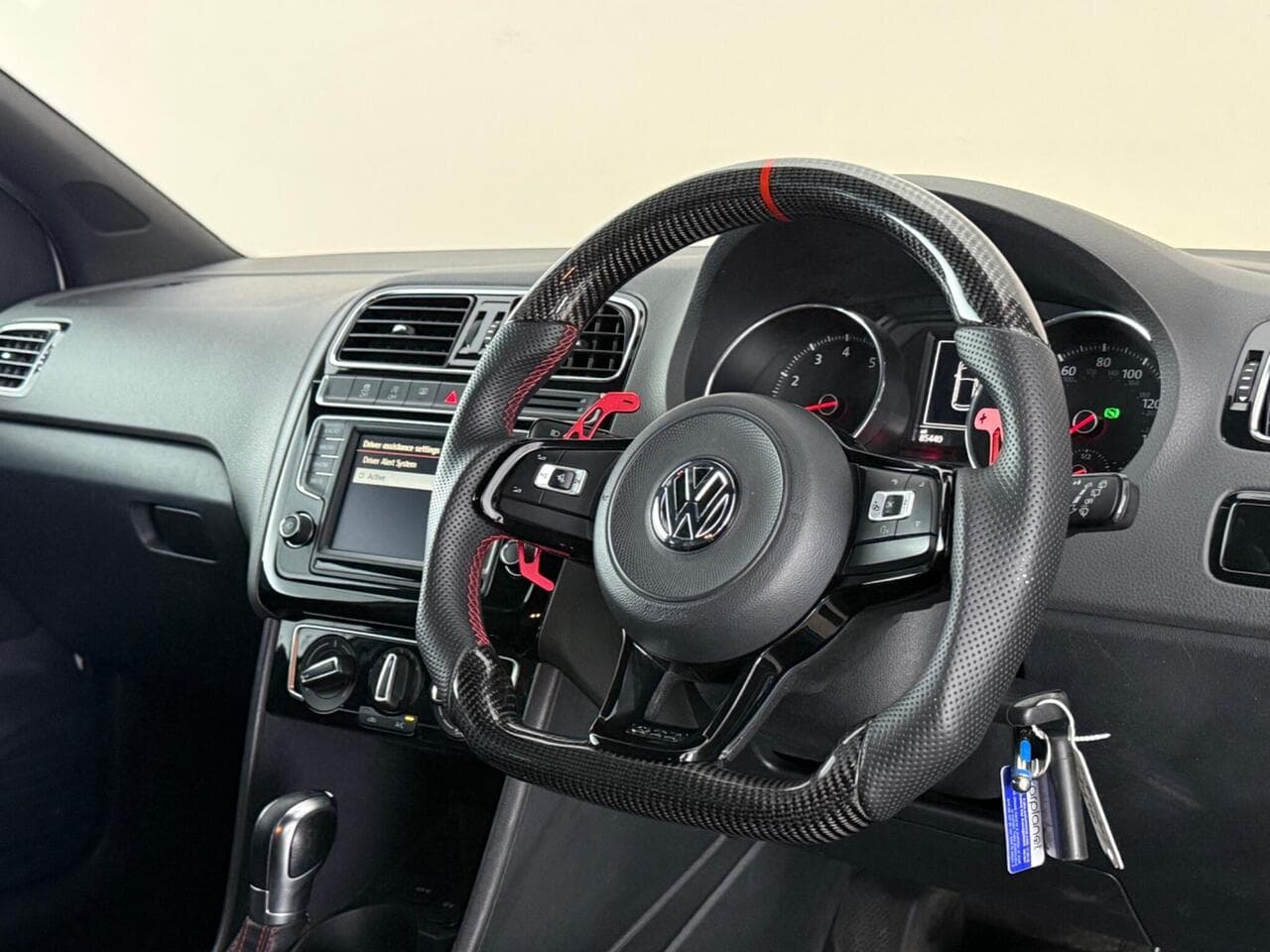 Volkswagen Polo thumbnail Interior Front