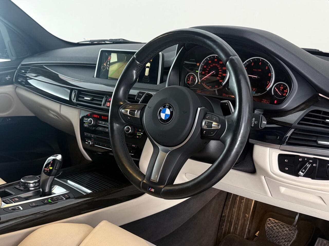 BMW X5 thumbnail Steering Wheel