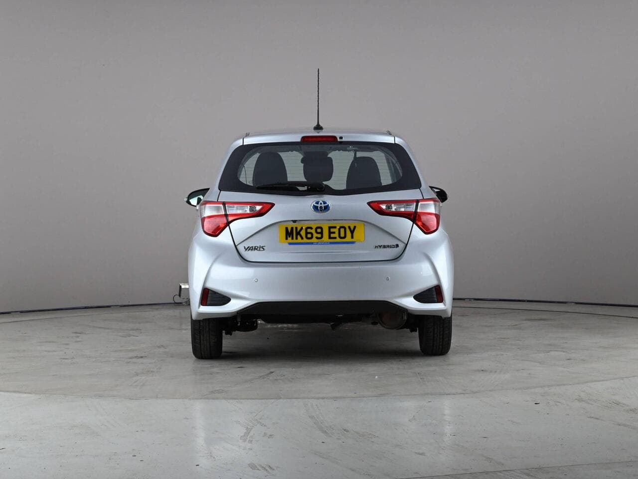 Toyota Yaris thumbnail Rear