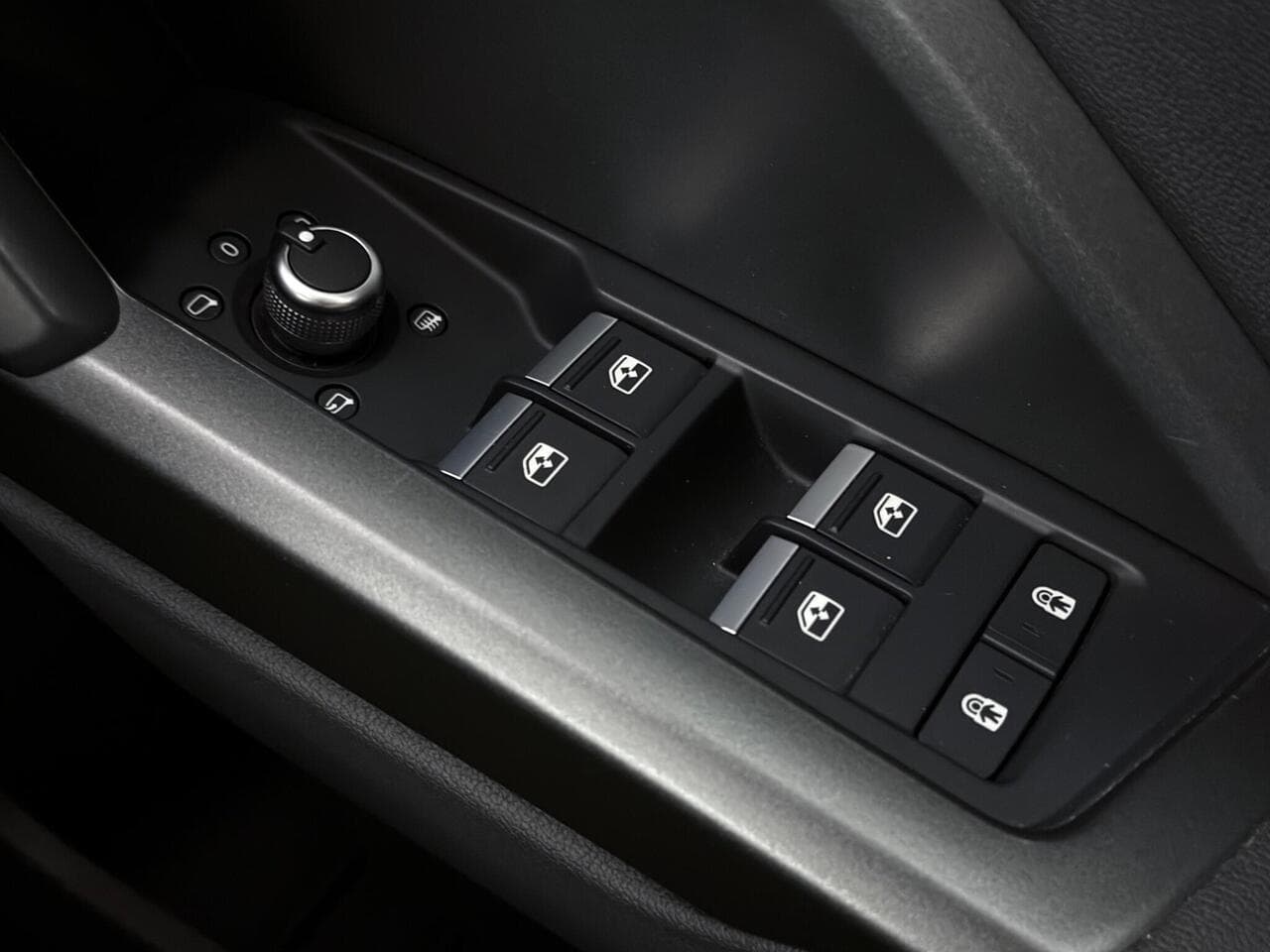 Audi Q3 thumbnail Misc Controls