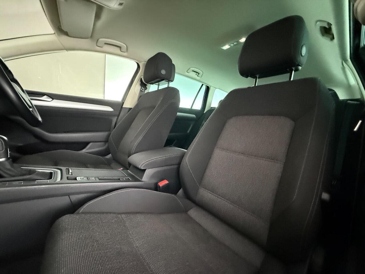 Volkswagen Passat thumbnail Seat Front Passenger