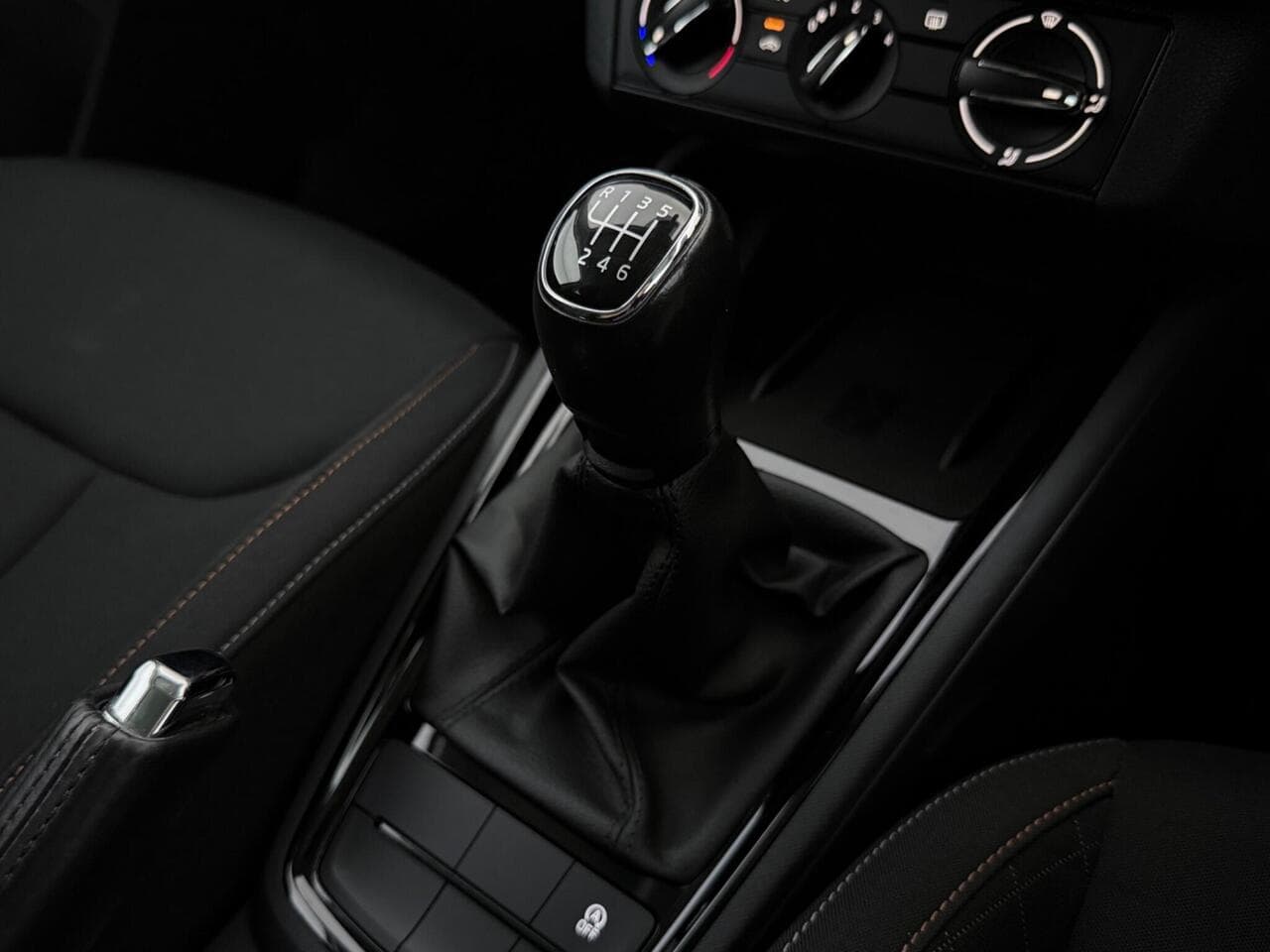 Skoda Kamiq thumbnail Interior Front