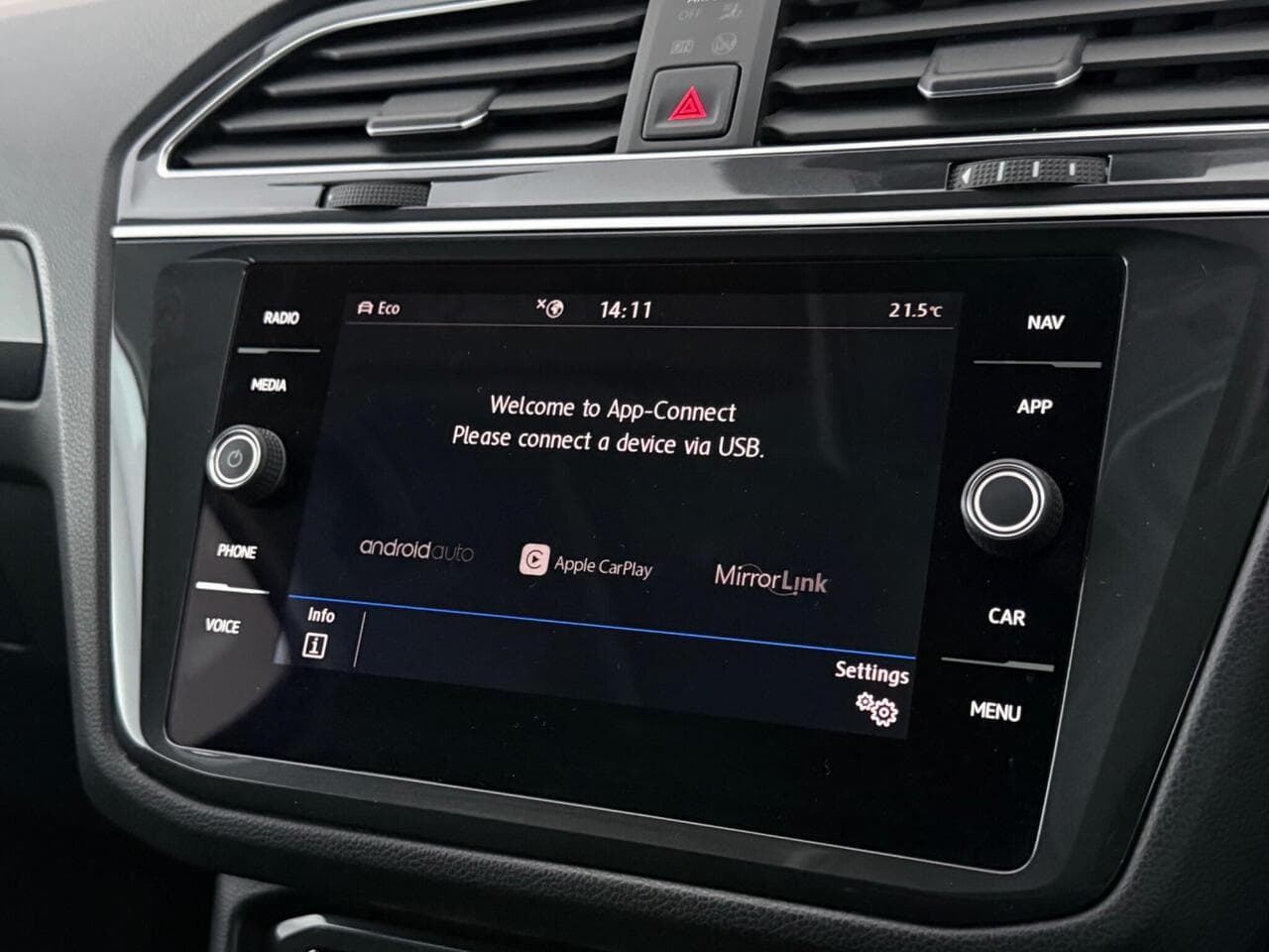 Volkswagen Tiguan thumbnail Infotainment System