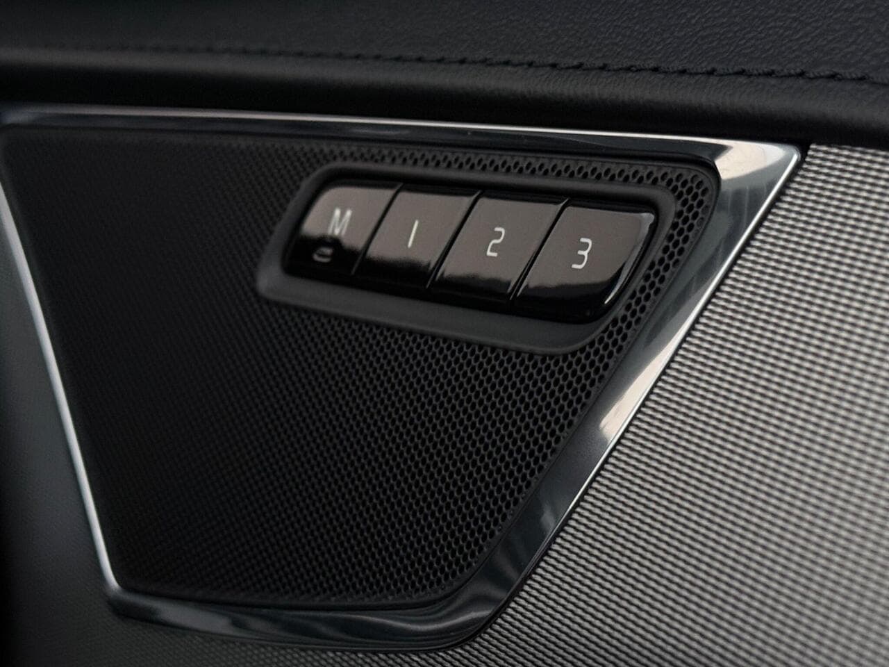 Volvo XC90 thumbnail Misc Controls