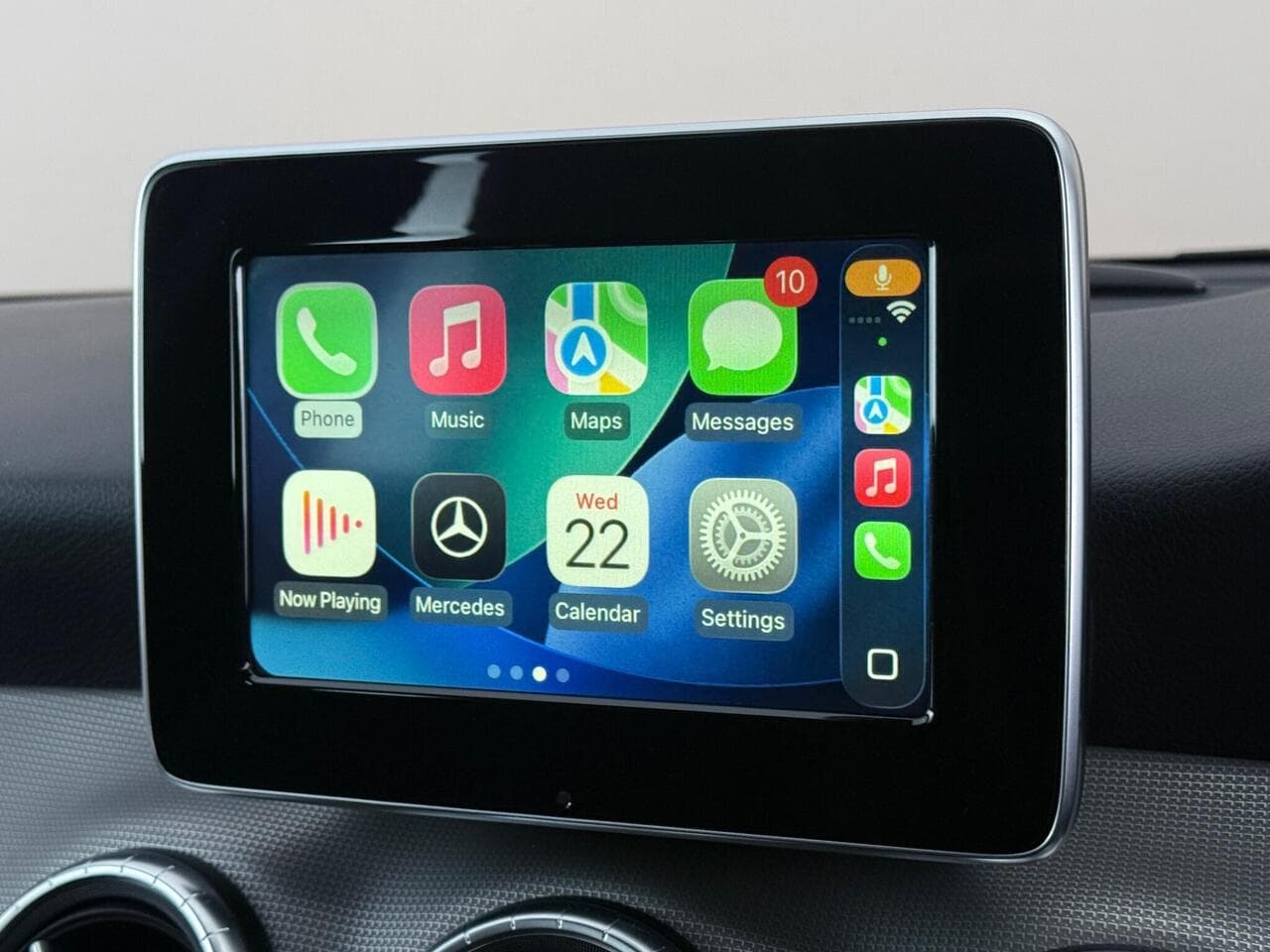 Mercedes-Benz CLA thumbnail Infotainment System