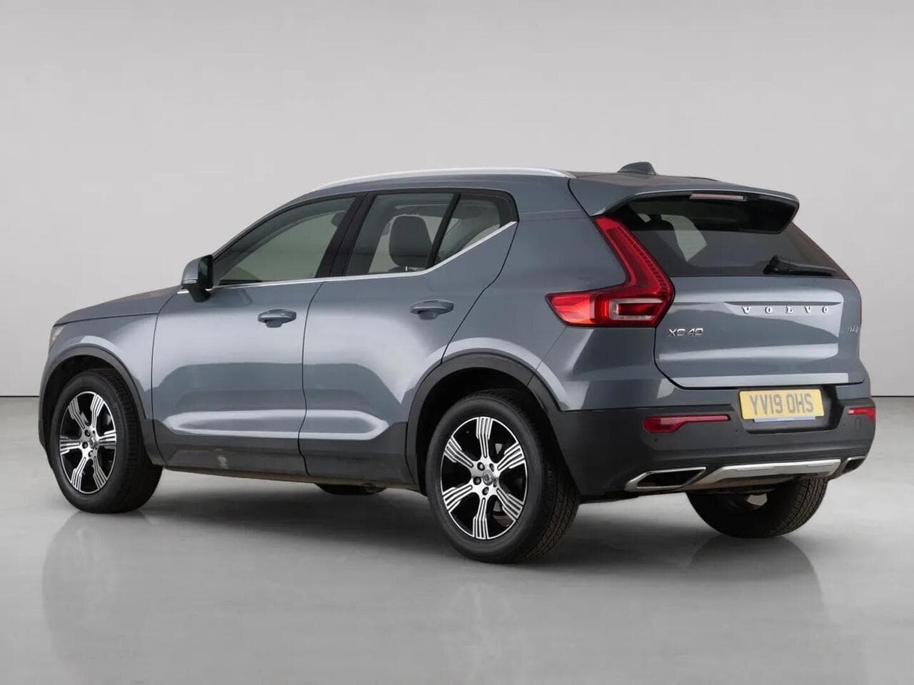 Volvo XC40 thumbnail Rear Left