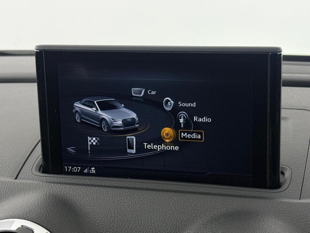 Audi A3 Cabriolet thumbnail Infotainment System