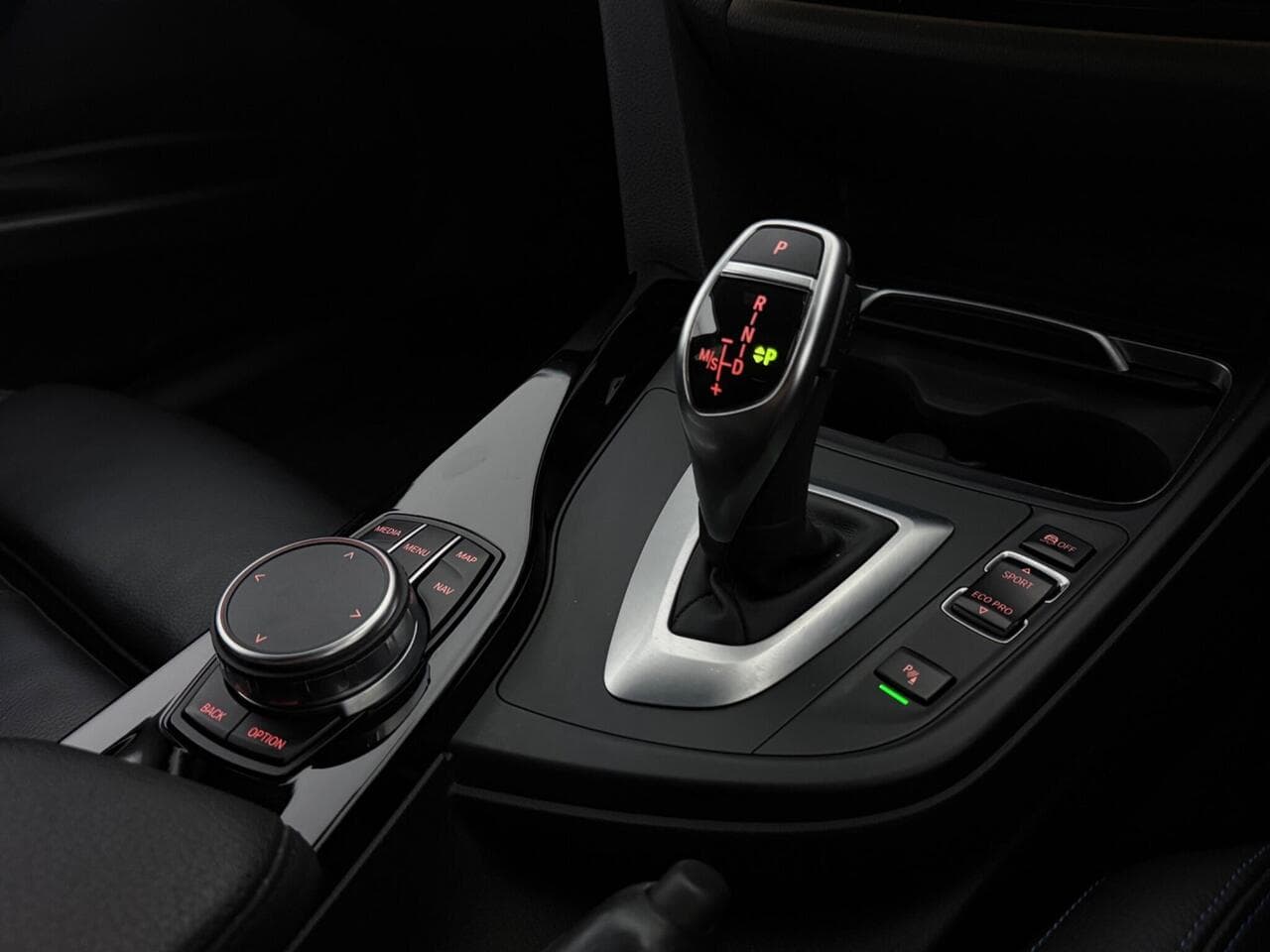BMW 3 Series thumbnail Interior Front