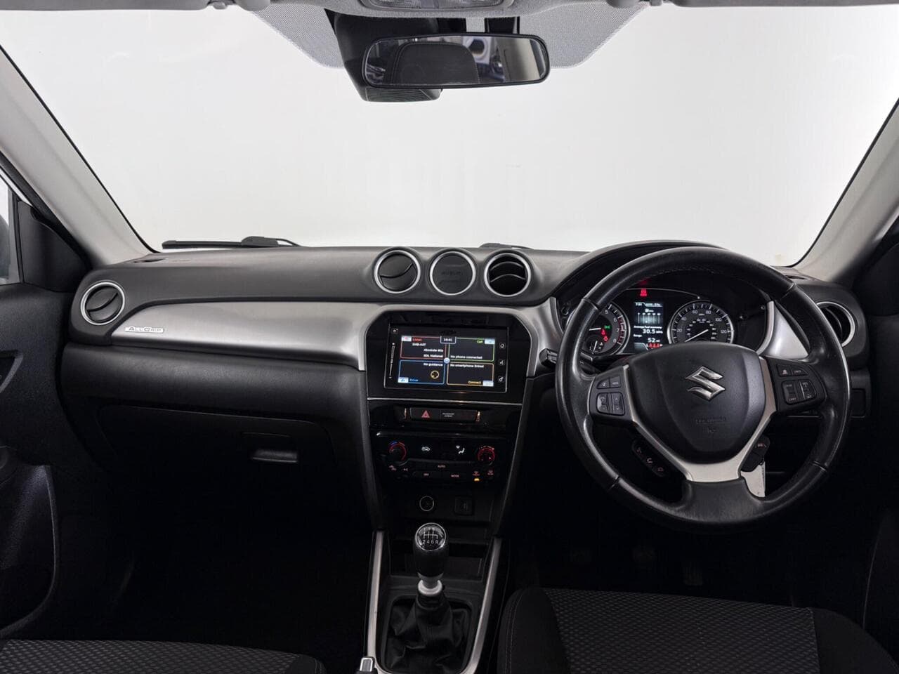 Suzuki Vitara thumbnail Interior Front