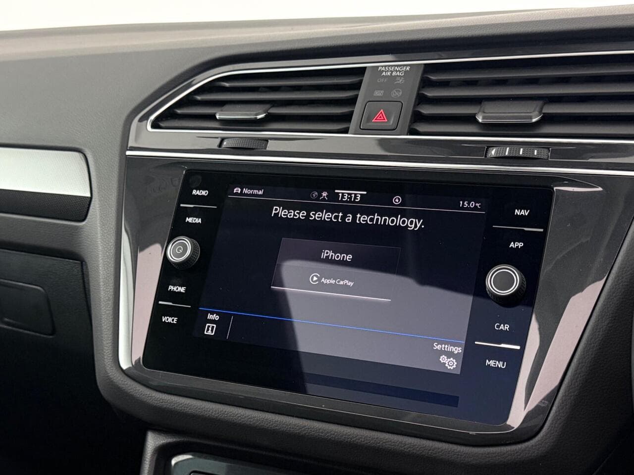 Volkswagen Tiguan thumbnail Infotainment System