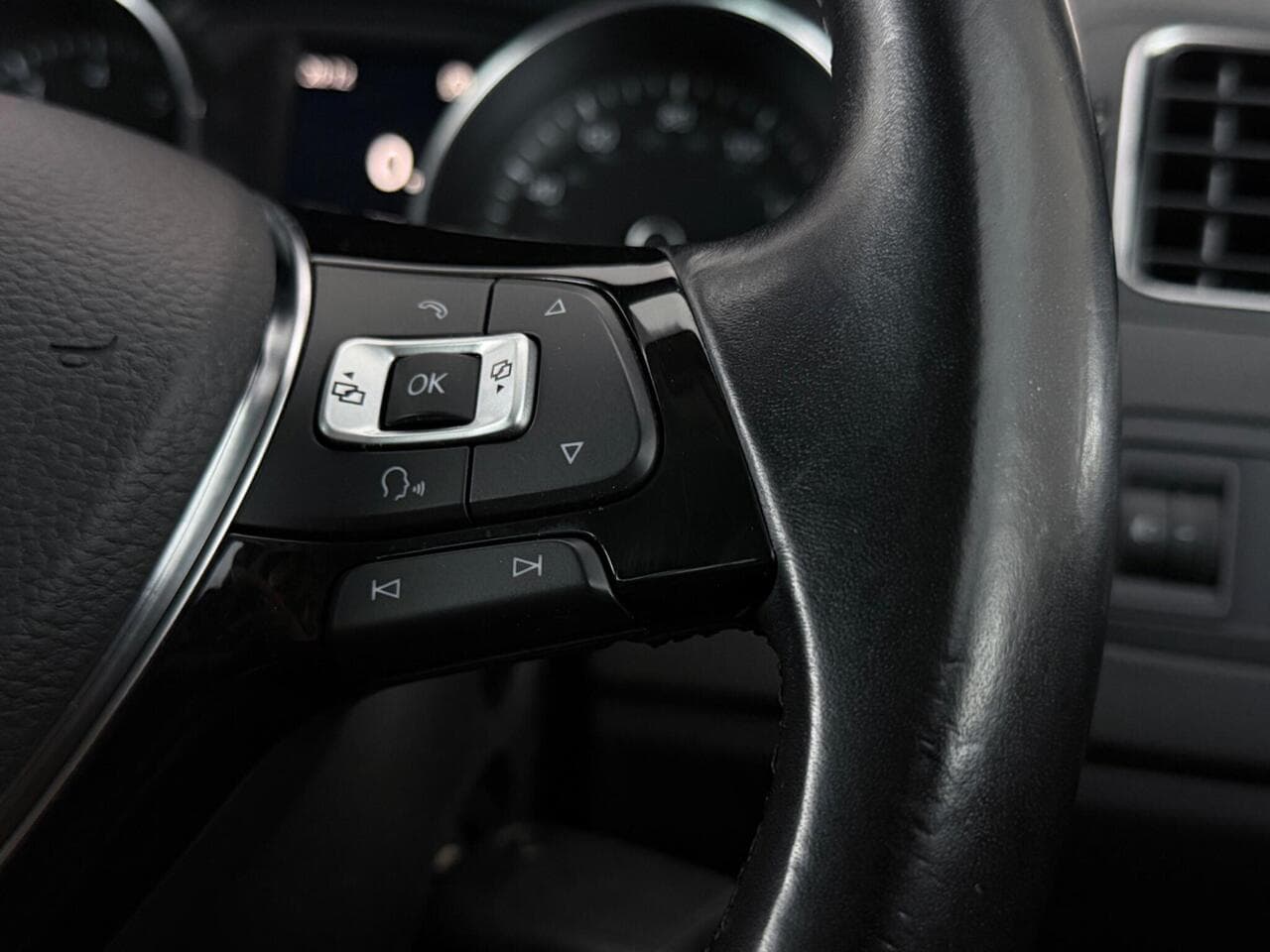 Volkswagen Polo thumbnail Misc Controls