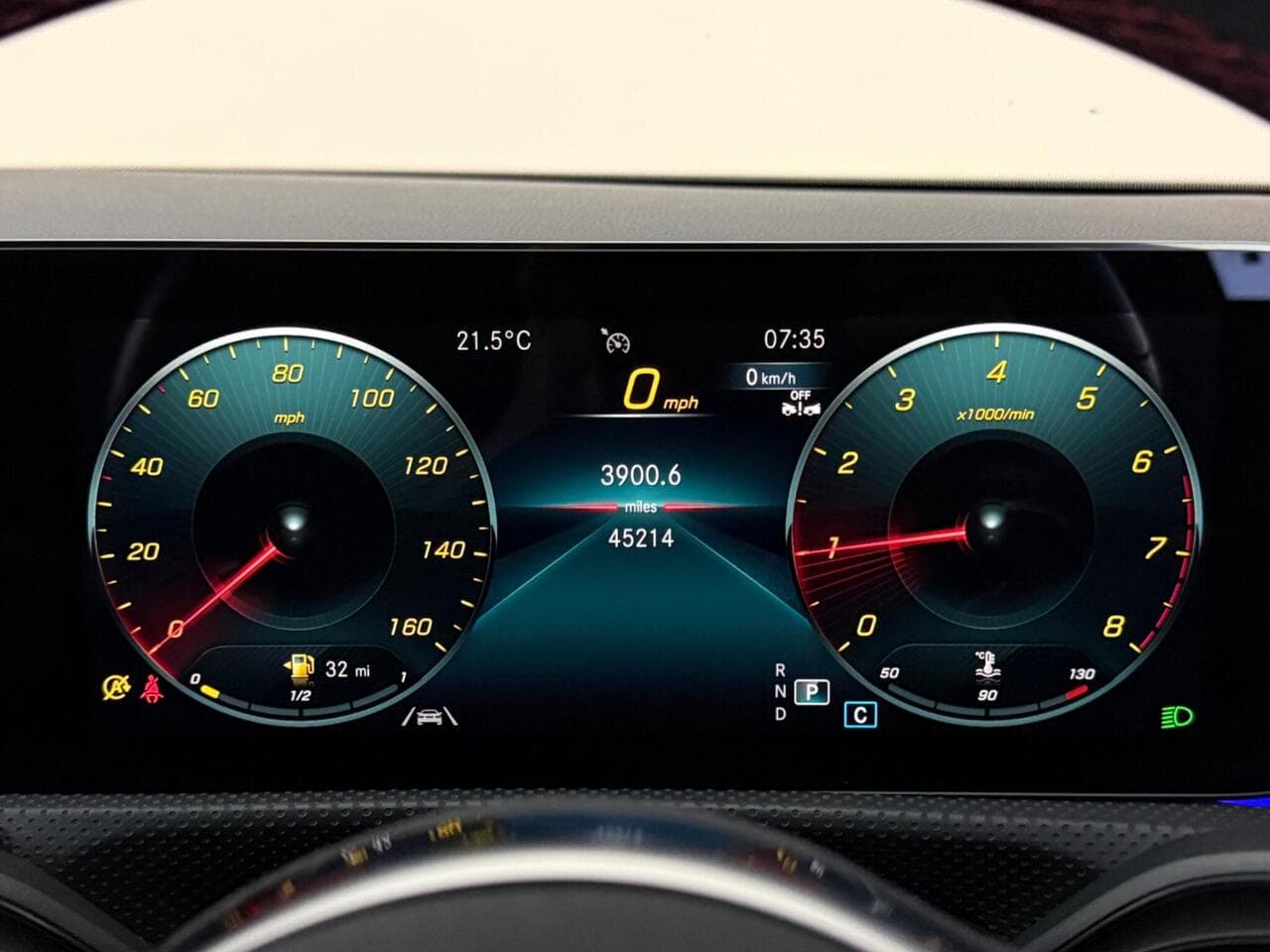 Mercedes-Benz CLA thumbnail Driver Instruments