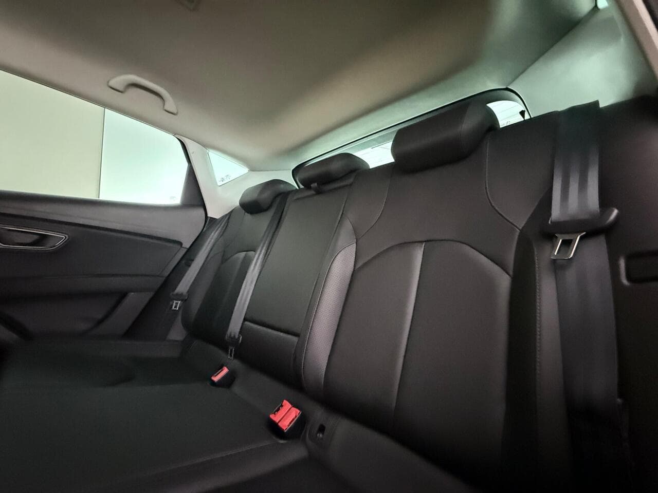 SEAT Leon thumbnail Seats Rear