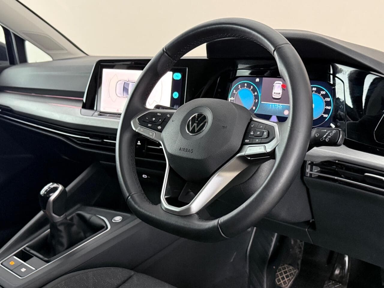 Volkswagen Golf thumbnail Steering Wheel