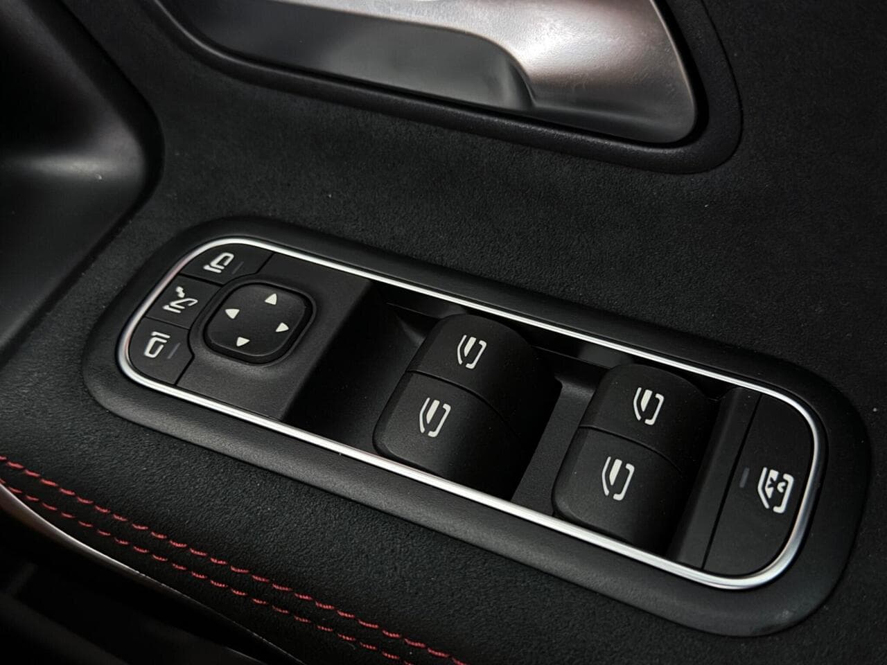 Mercedes-Benz CLA thumbnail Misc Controls