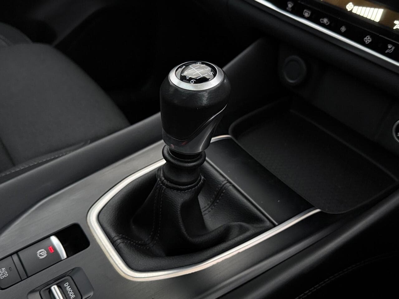 Nissan Qashqai thumbnail Interior Front