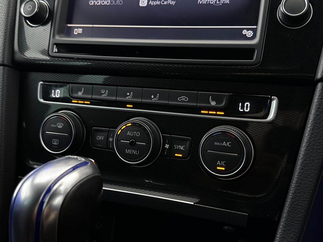 Volkswagen Golf thumbnail Infotainment System