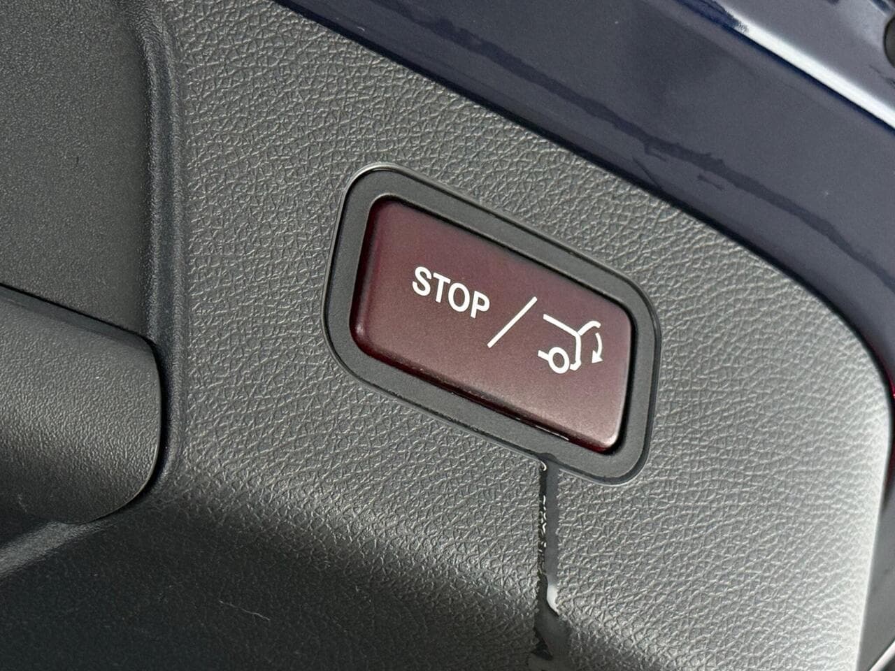 Mercedes-Benz GLA thumbnail Misc Controls