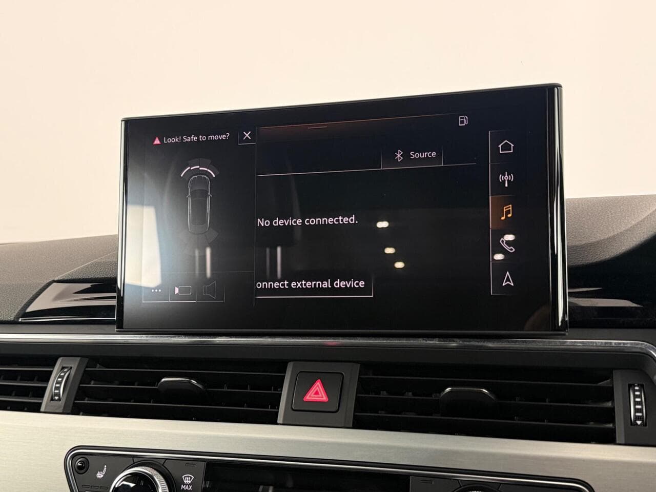 Audi A5 Cabriolet thumbnail Infotainment System