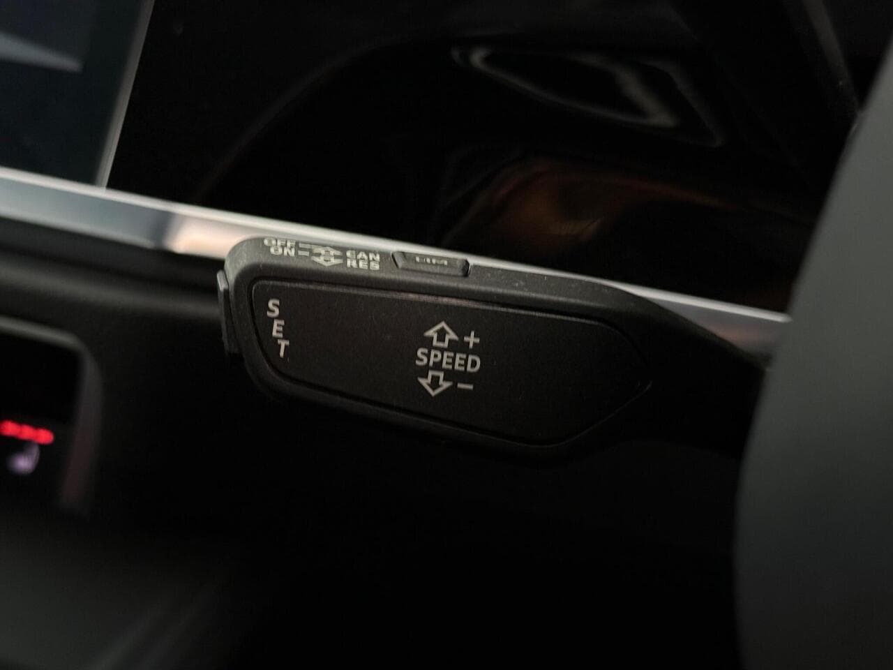 Audi Q3 thumbnail Misc Controls