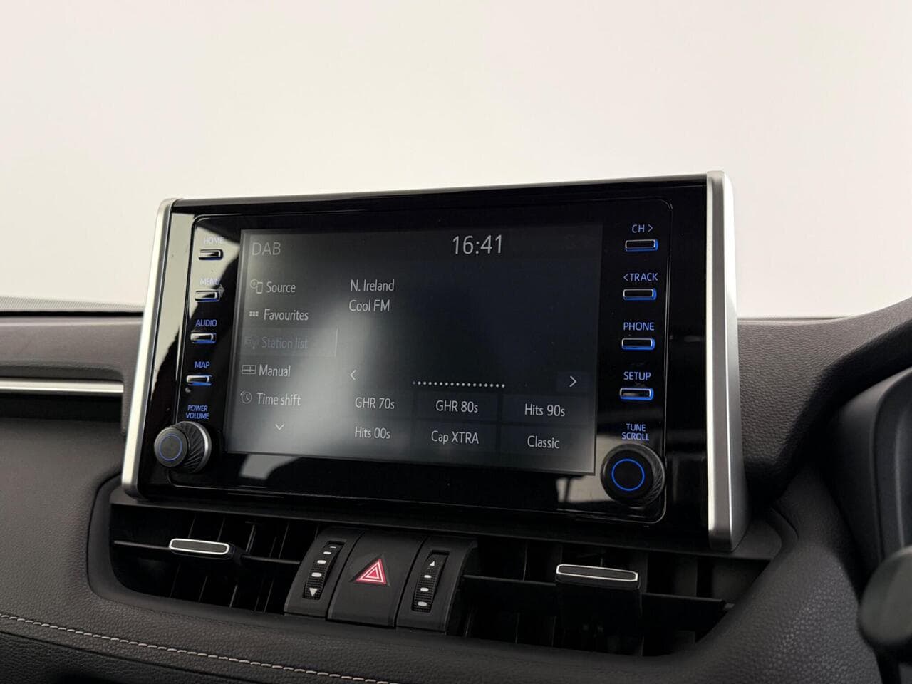 Toyota RAV4 thumbnail Infotainment System