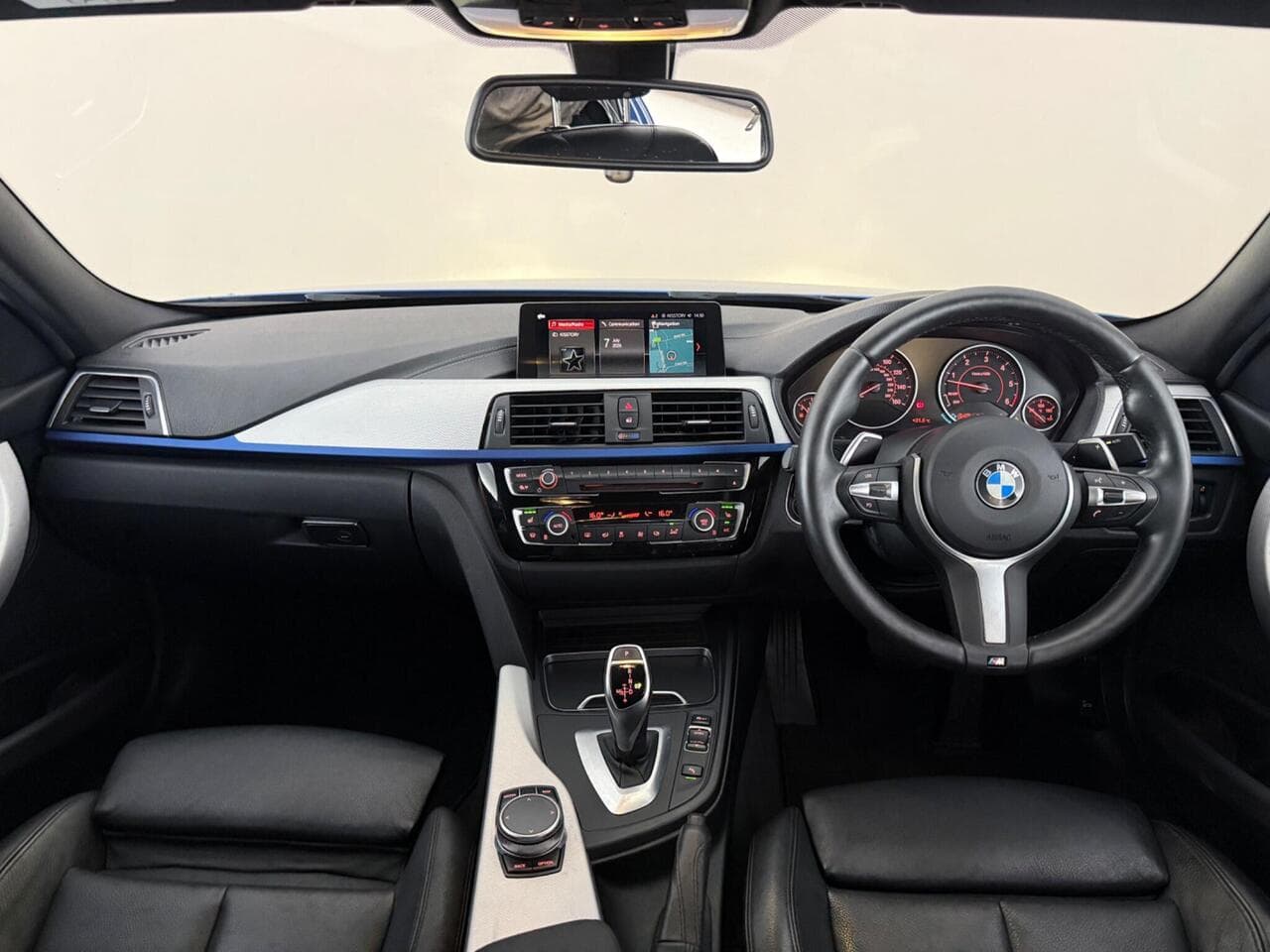BMW 3 Series thumbnail Interior Front