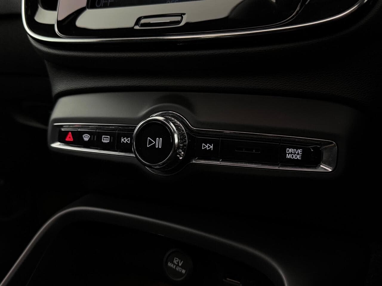 Volvo XC40 thumbnail Misc Controls