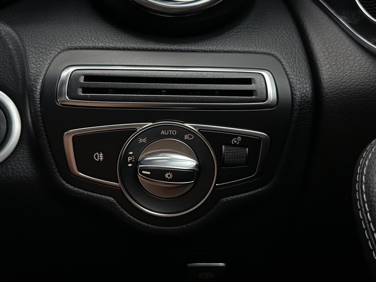 Mercedes-Benz GLC thumbnail Misc Controls