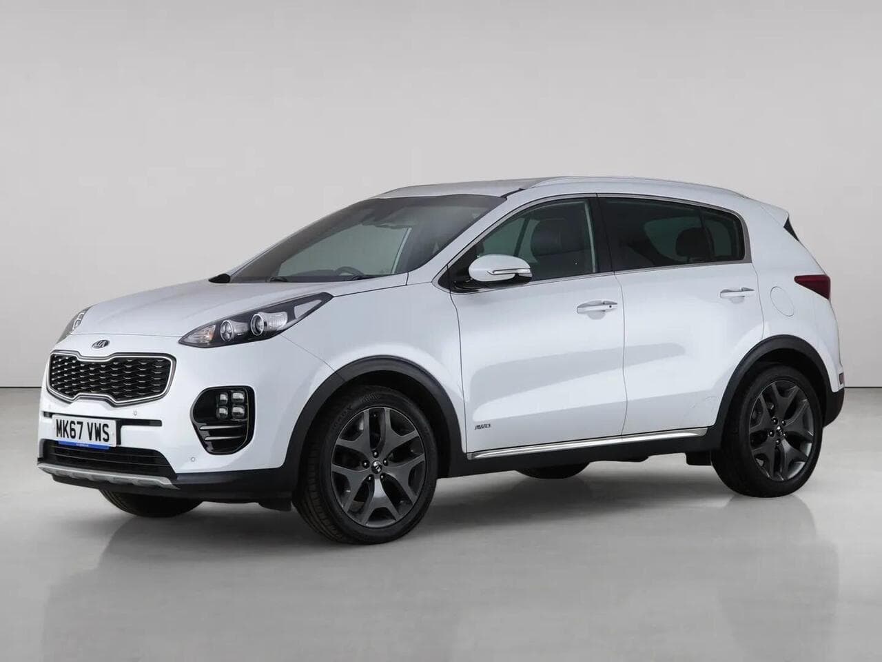 Kia Sportage thumbnail Front Left