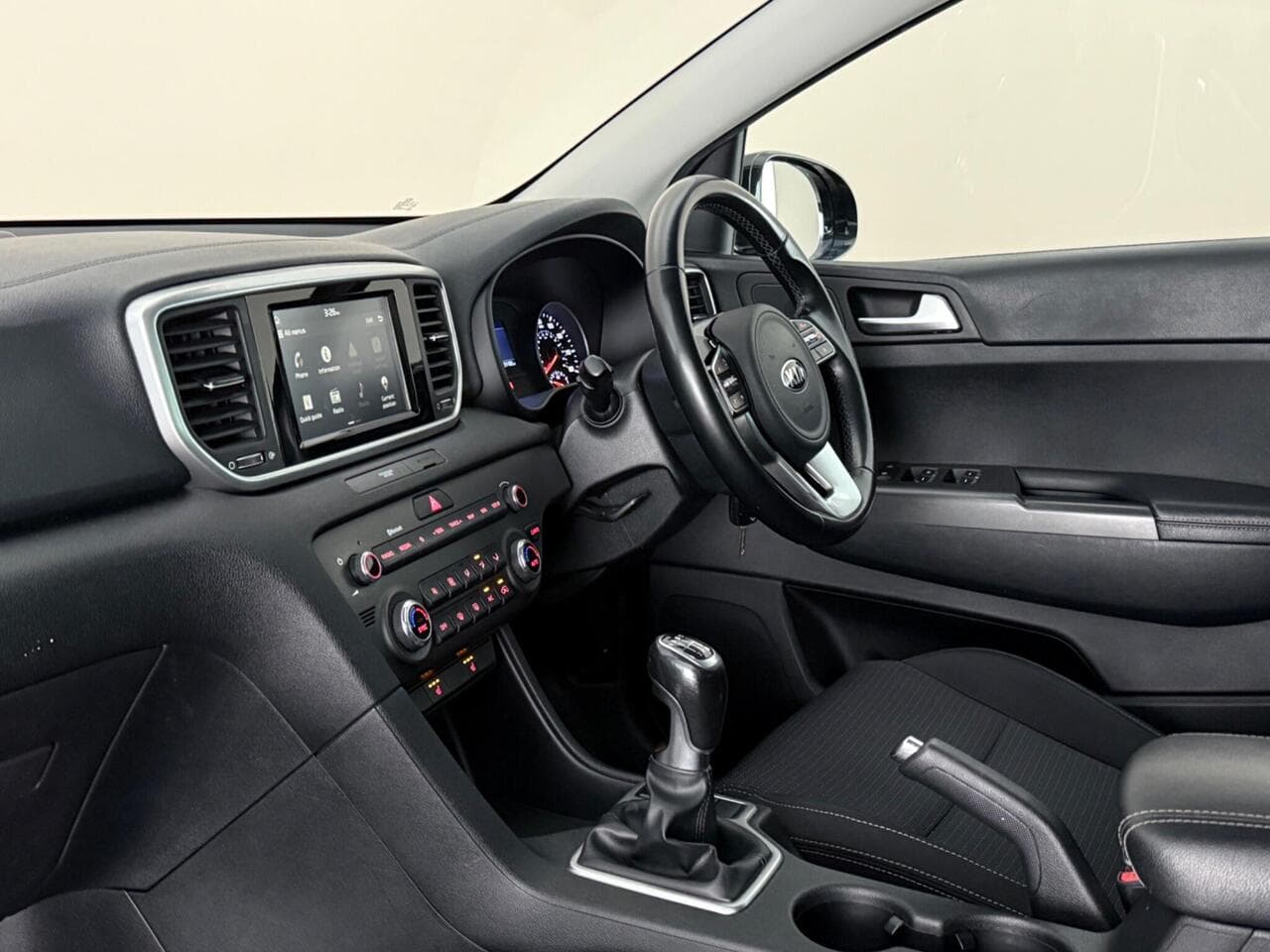 Kia Sportage thumbnail Interior Front