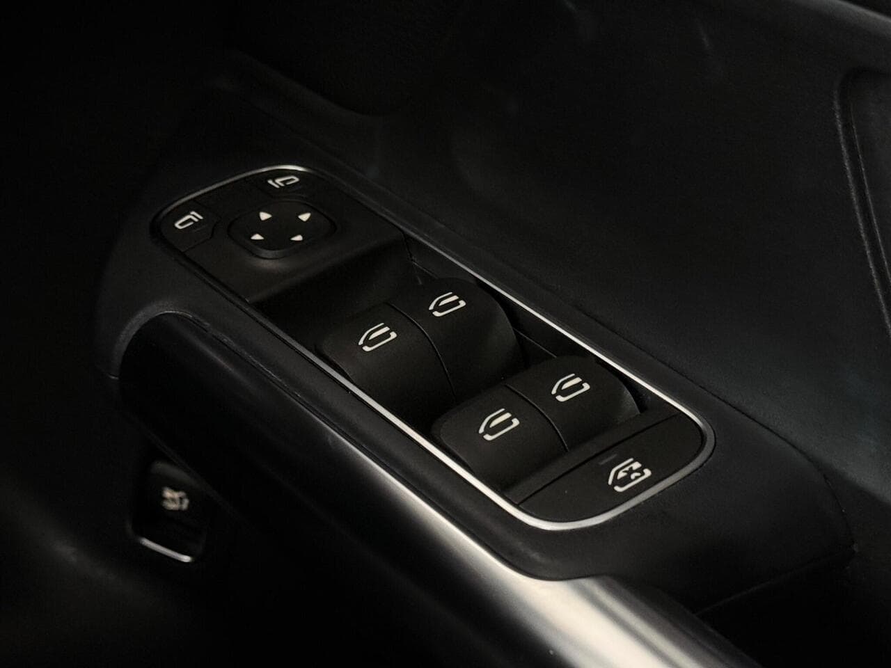 Mercedes-Benz B Class thumbnail Misc Controls