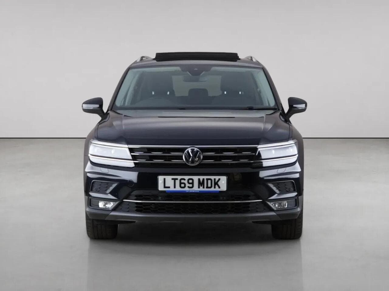 Volkswagen Tiguan Allspace thumbnail Front