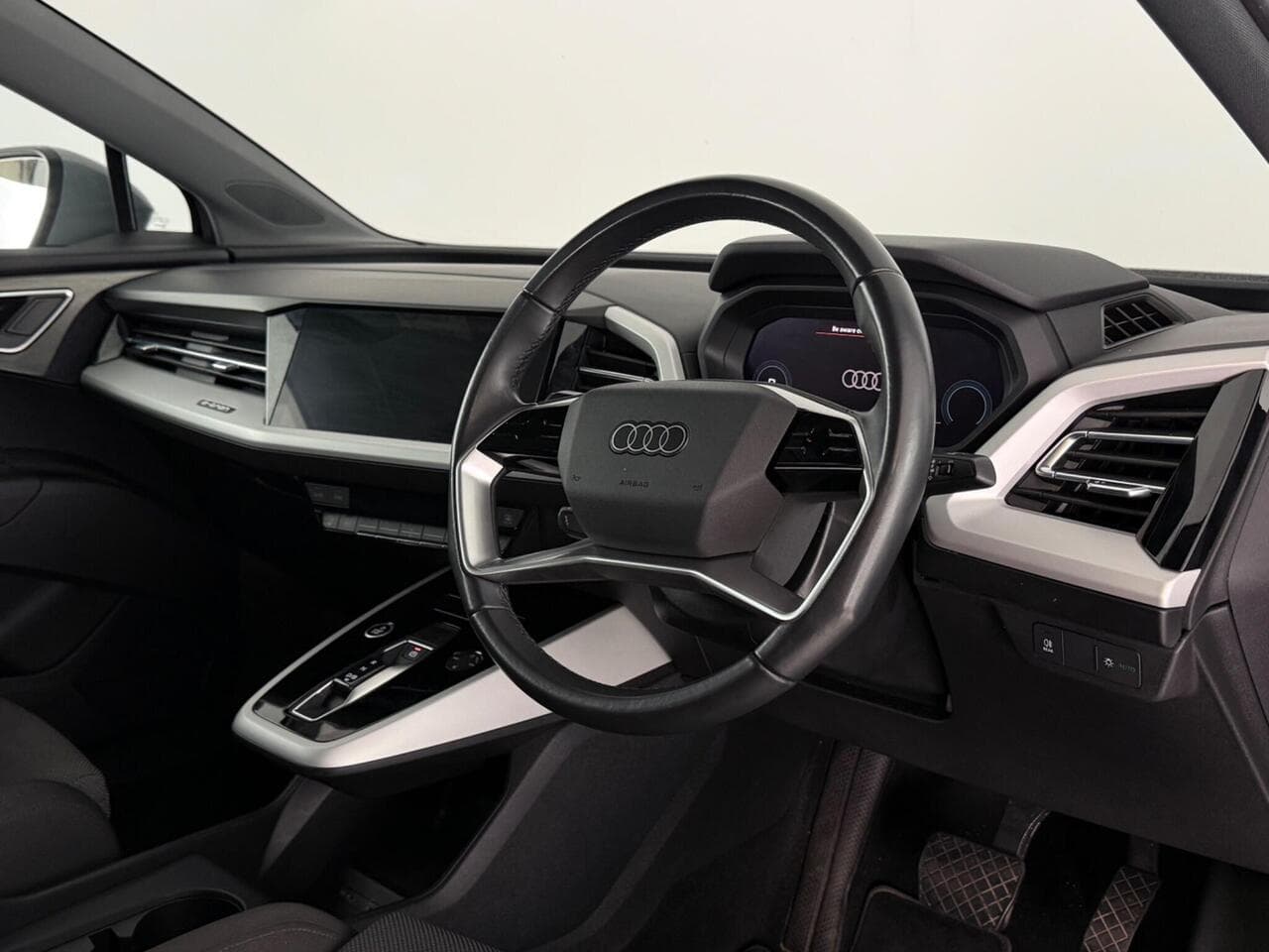 Audi Q4 e-tron thumbnail Interior Front