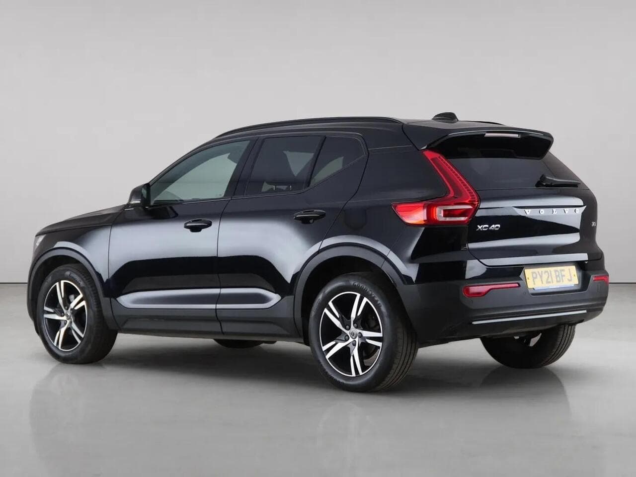 Volvo XC40 thumbnail Rear Left