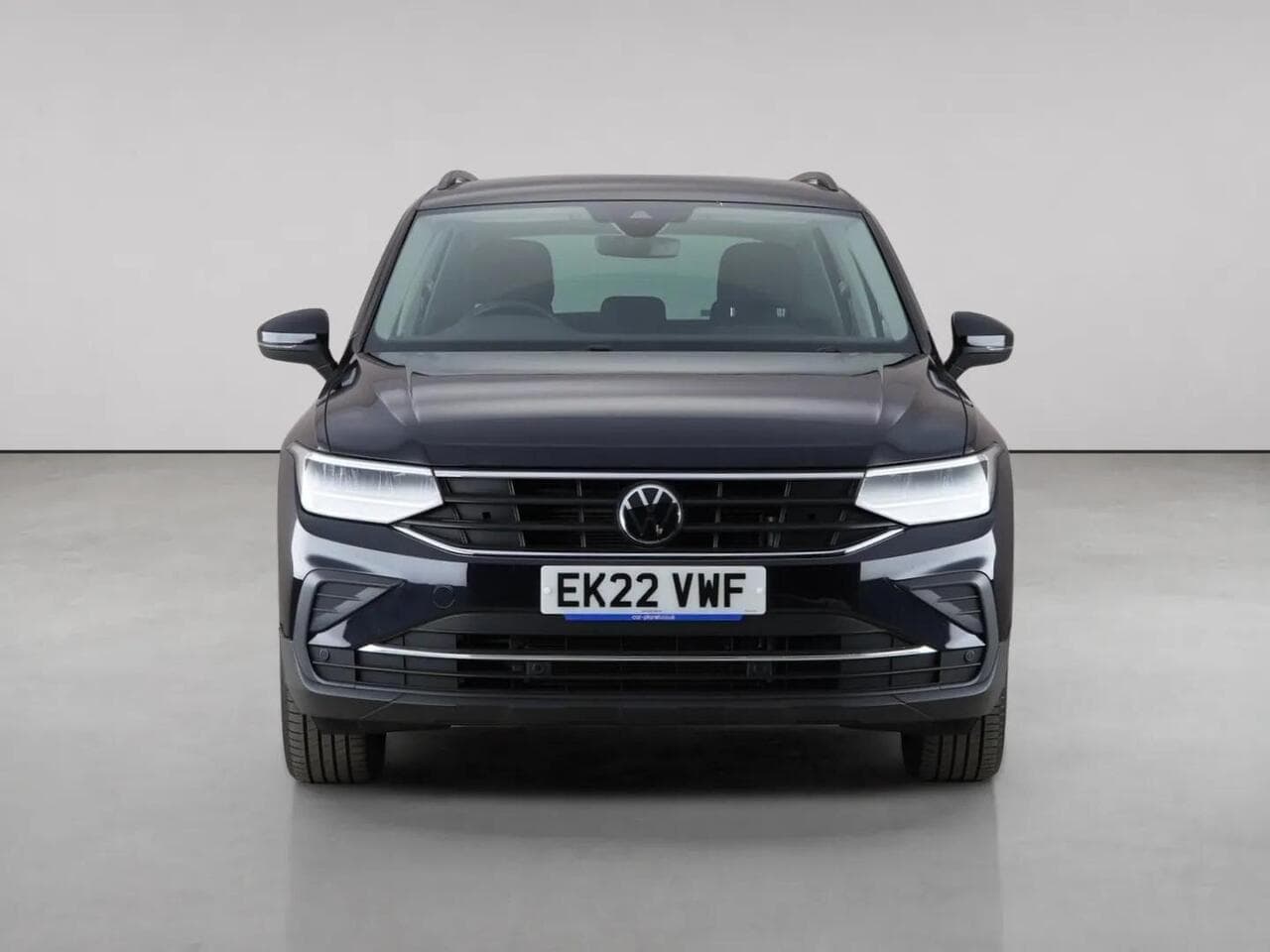 Volkswagen Tiguan thumbnail Front