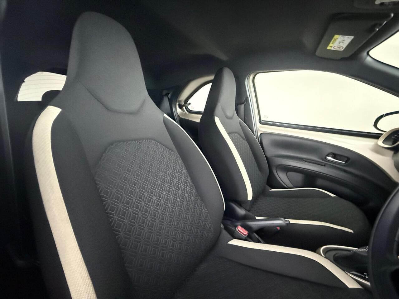 Toyota Aygo X thumbnail Seat Driver