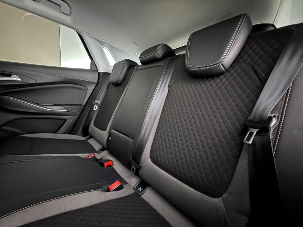 Vauxhall Grandland X thumbnail Seats Rear