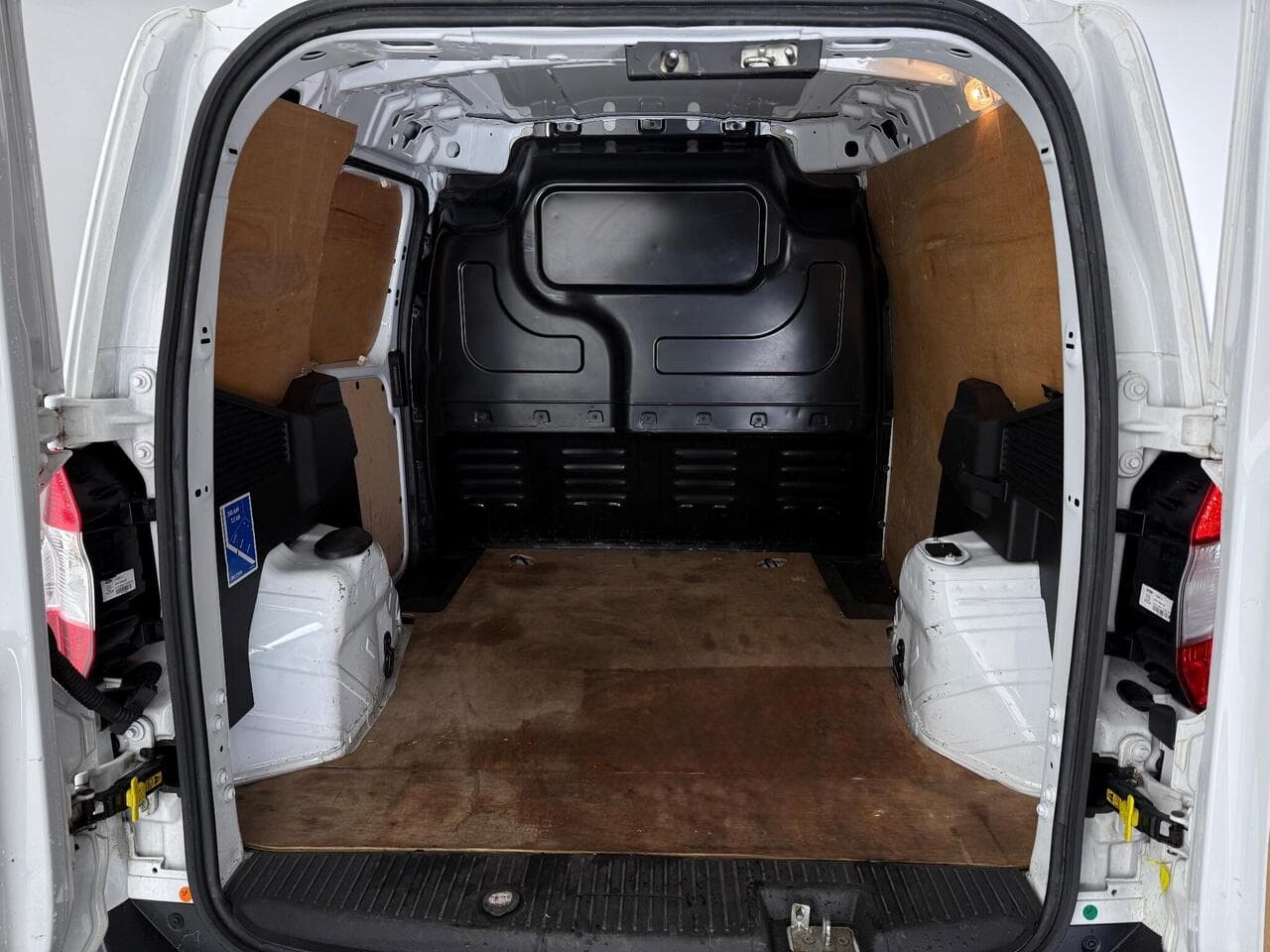 Ford Transit Courier thumbnail Cargo Space