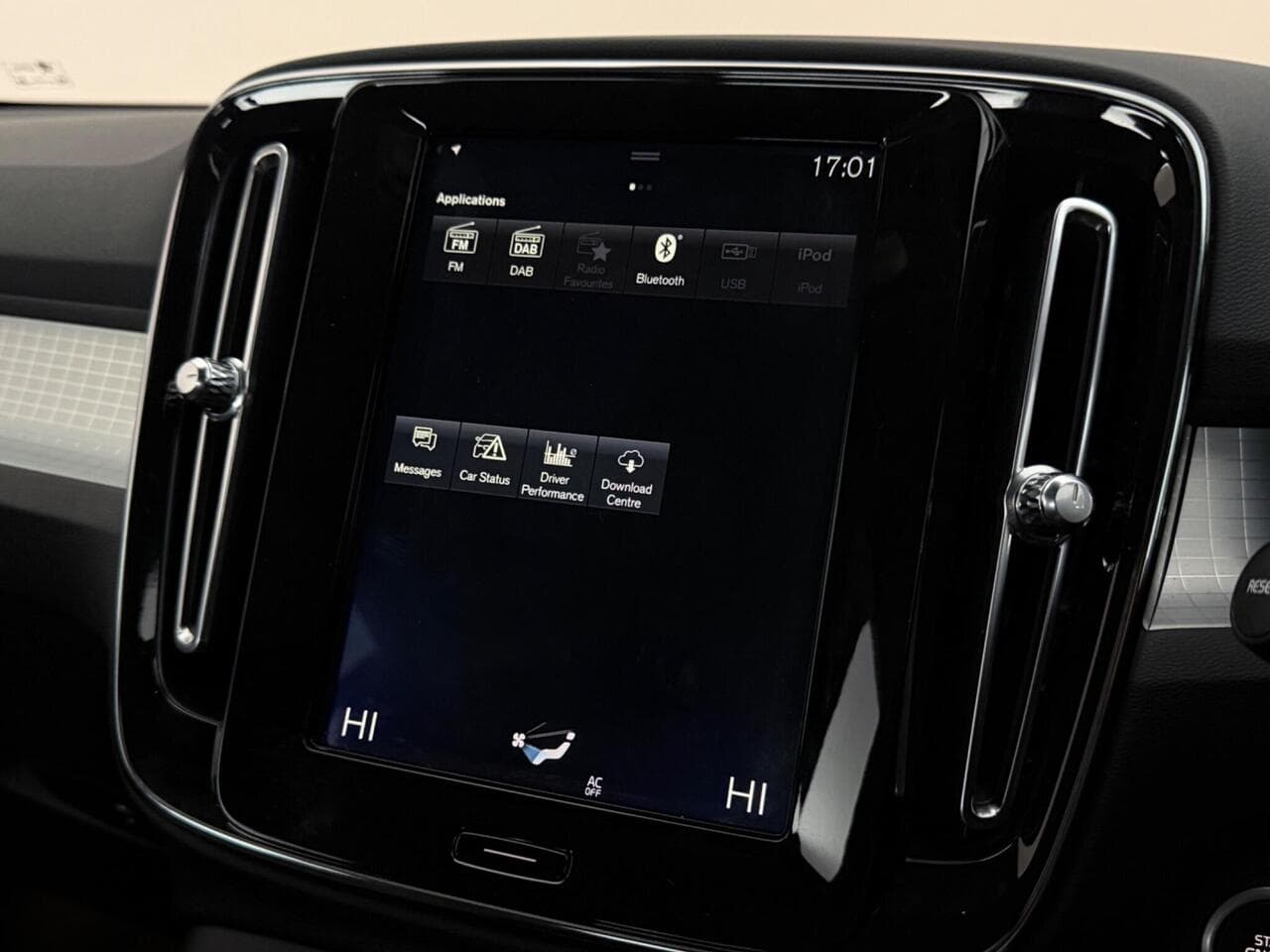 Volvo XC40 thumbnail Infotainment System
