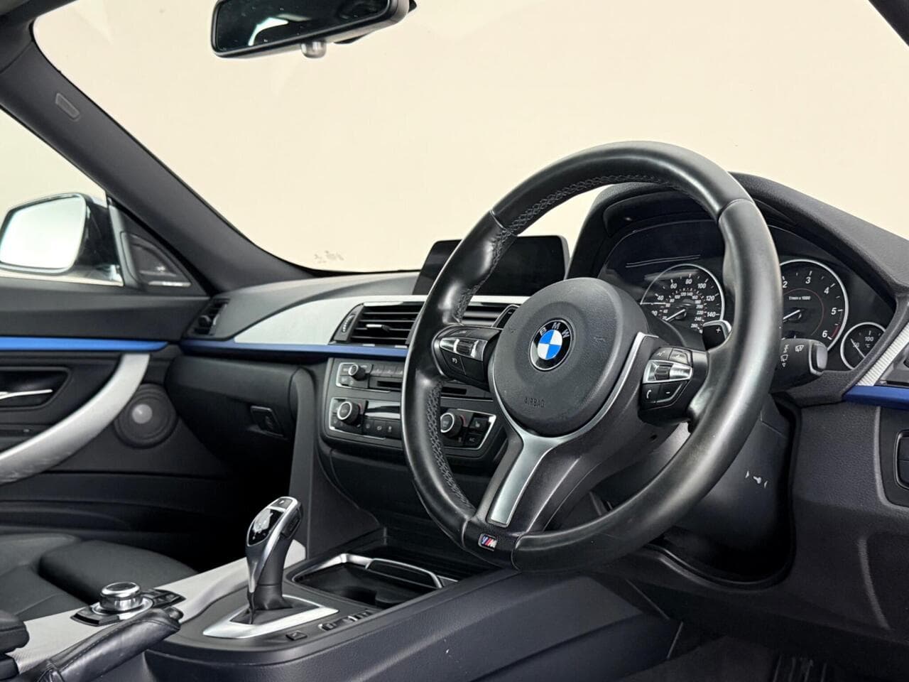 BMW 3 Series Gran Turismo thumbnail Interior Front