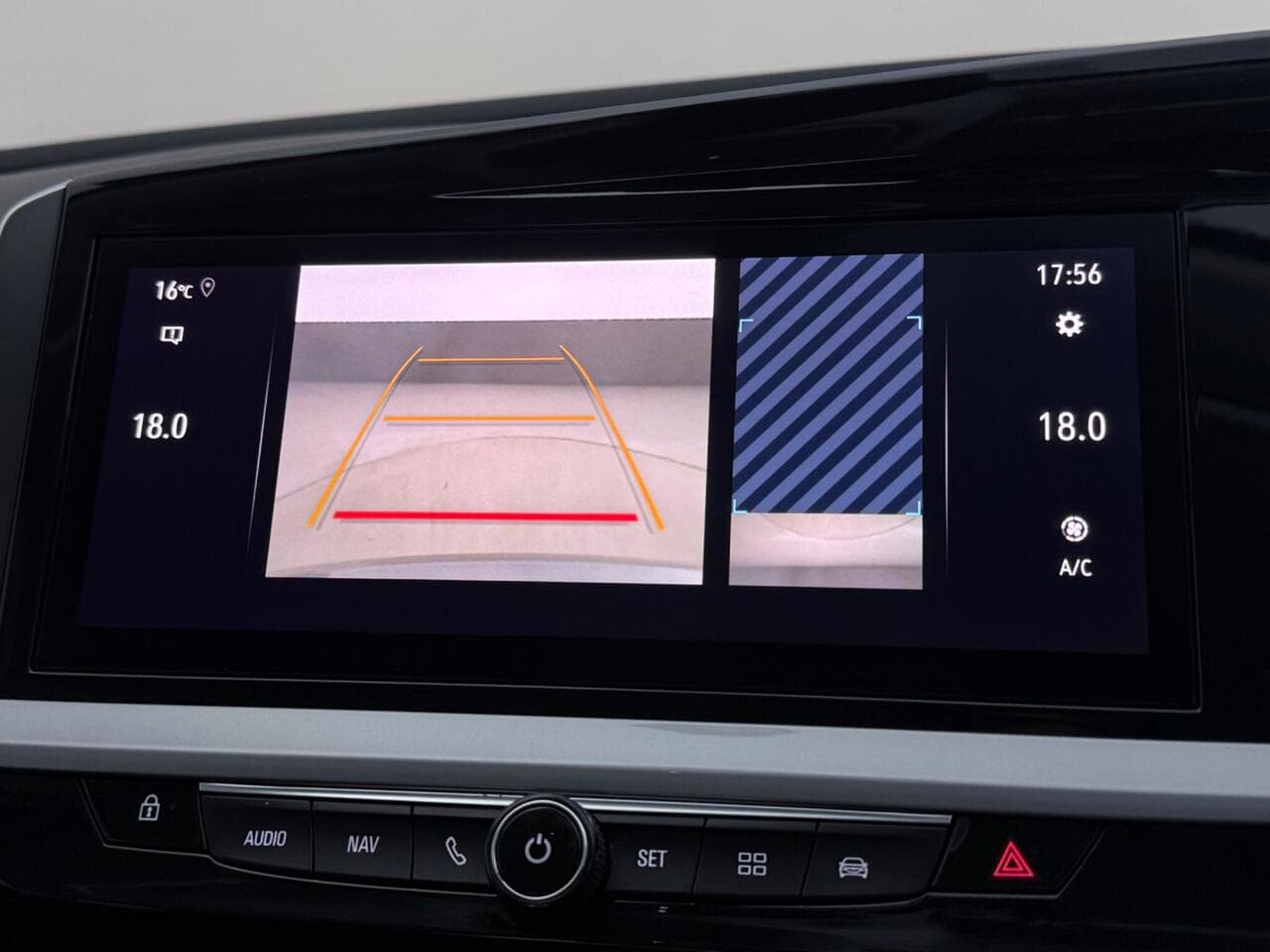 Vauxhall Grandland thumbnail Infotainment System