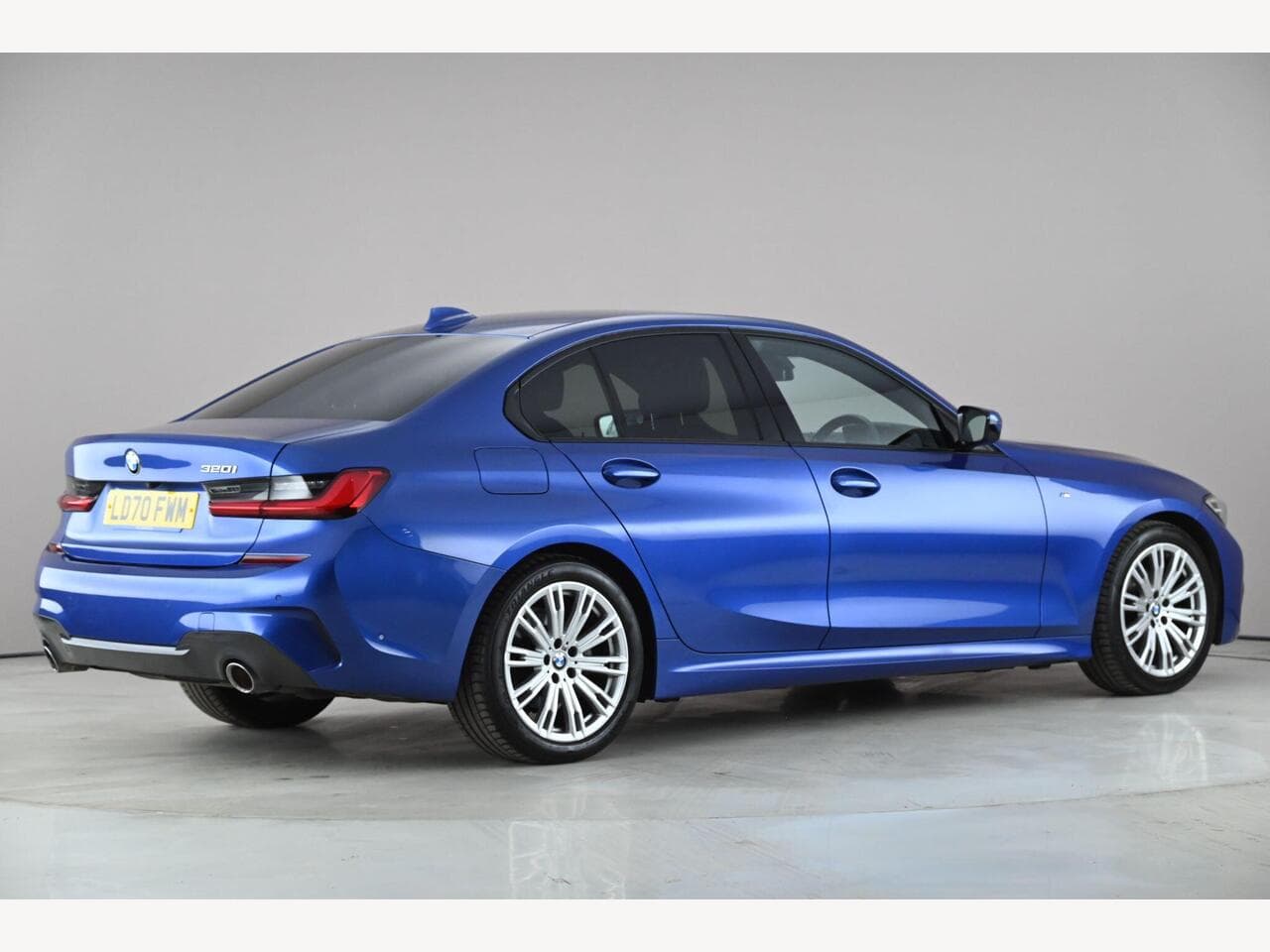 BMW 3 Series thumbnail Rear Right