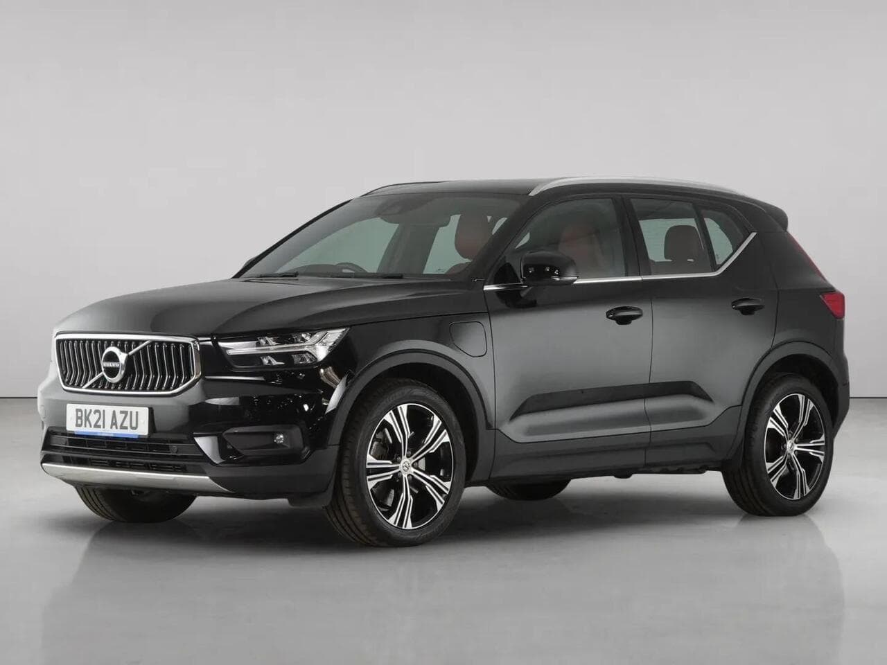 Volvo XC40 thumbnail Front Left
