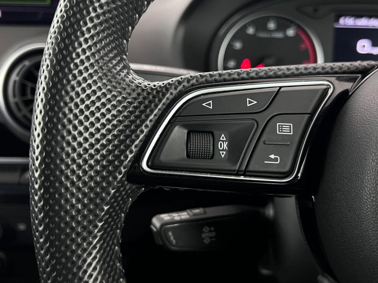 Audi Q2 thumbnail Misc Controls