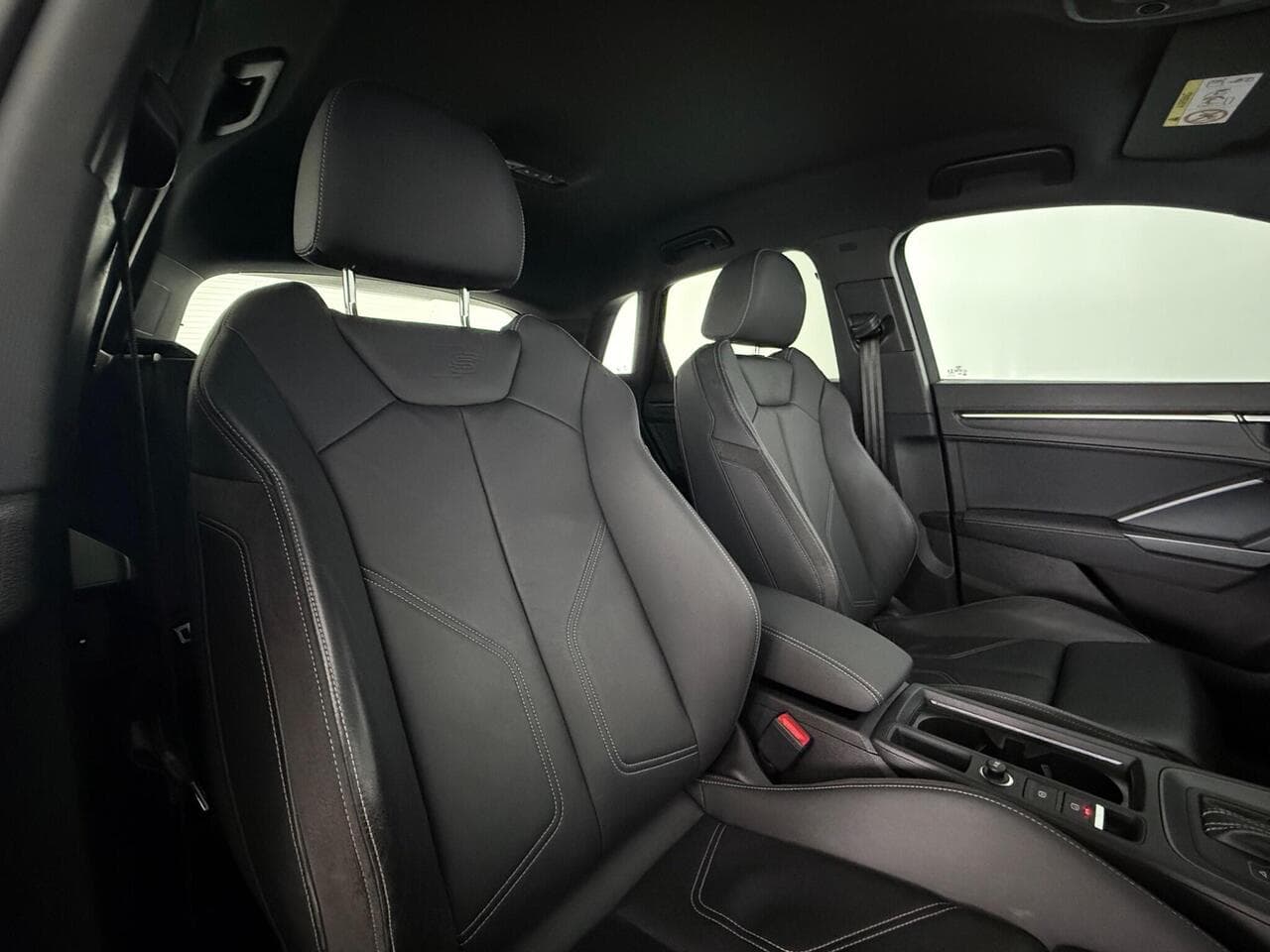 Audi Q3 thumbnail Seat Driver