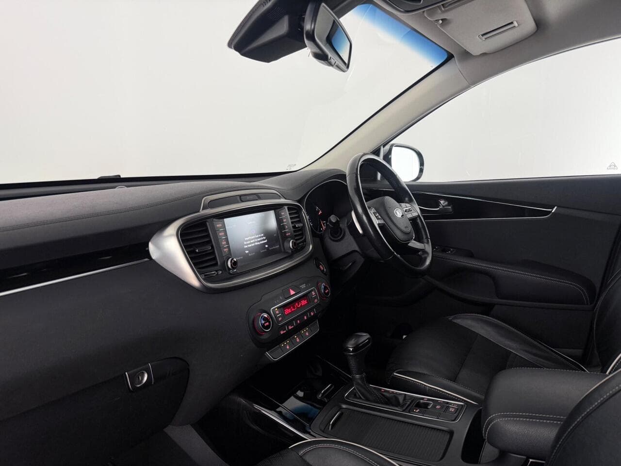 Kia Sorento thumbnail Interior Front
