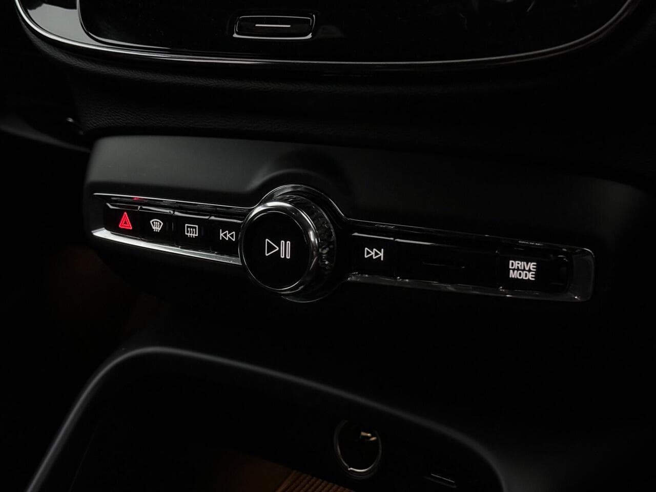 Volvo XC40 thumbnail Misc Controls