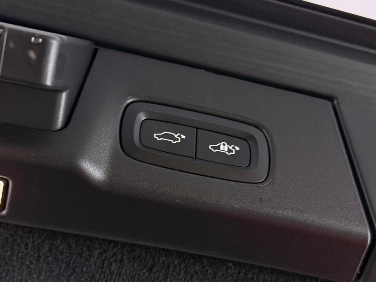 Volvo V90 Cross Country thumbnail Misc Controls